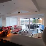Avec Piscine Privative, Domaine Prive Du Capitou, *